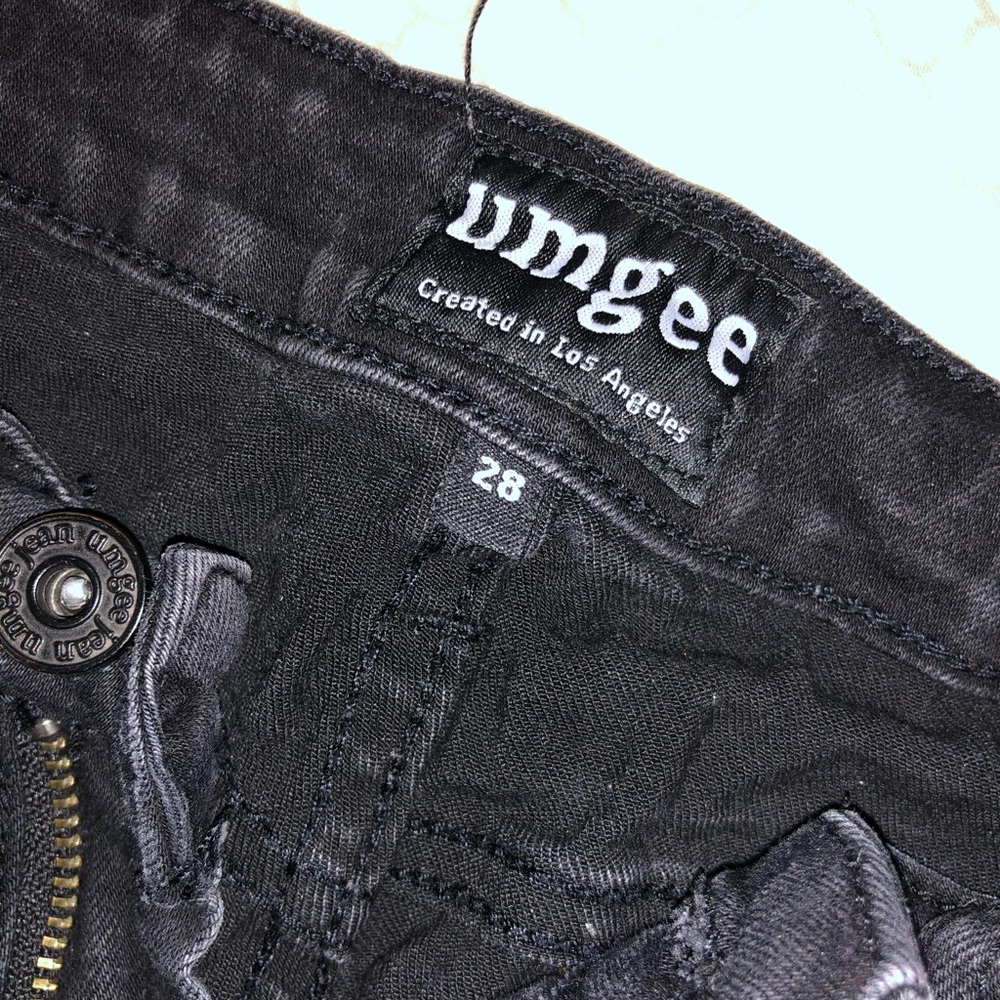 UMGEE BLACK DISTRESSED JEANS WITH BOTTOM FRAYED